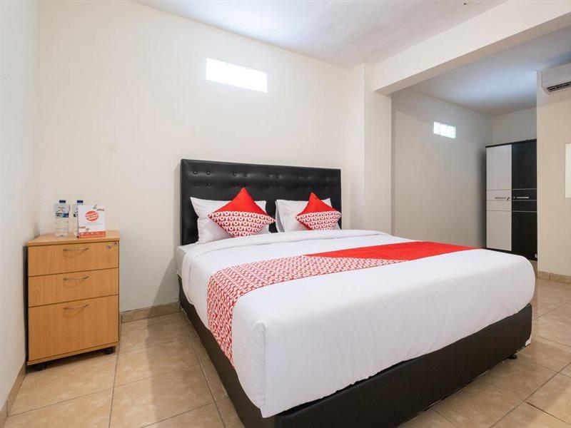 Отель Oyo 2173 Bnv House Babarsari Maguwo Экстерьер фото