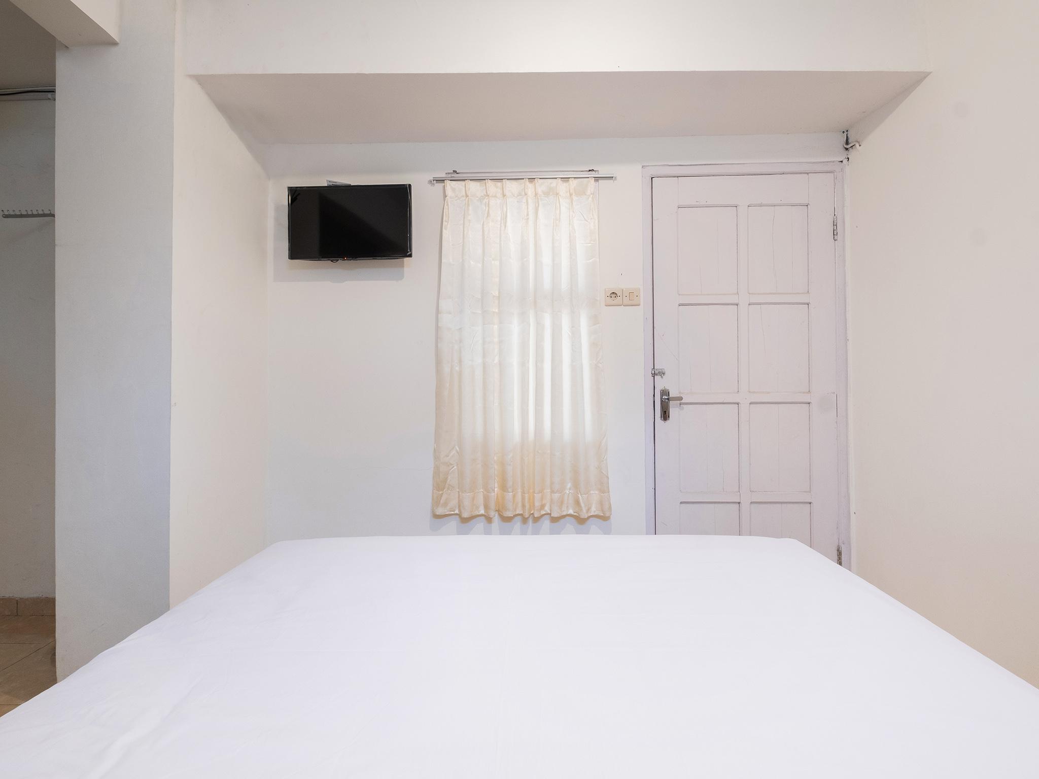 Отель Oyo 2173 Bnv House Babarsari Maguwo Экстерьер фото