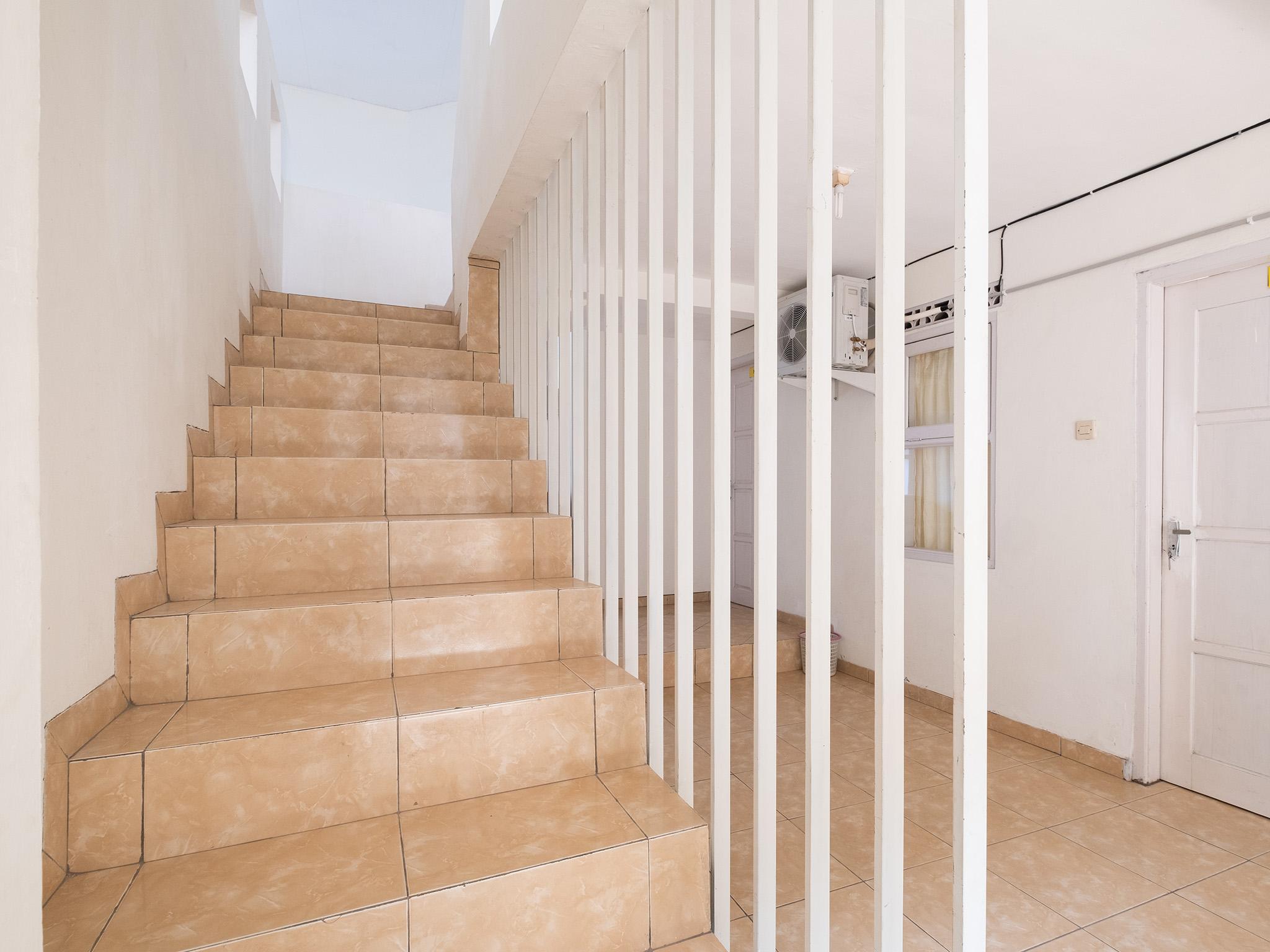 Отель Oyo 2173 Bnv House Babarsari Maguwo Экстерьер фото