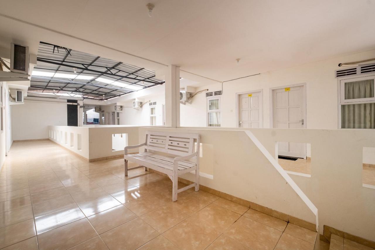 Отель Oyo 2173 Bnv House Babarsari Maguwo Экстерьер фото