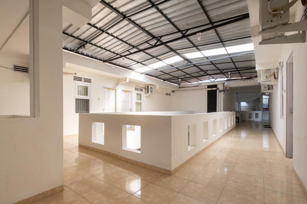 Отель Oyo 2173 Bnv House Babarsari Maguwo Экстерьер фото
